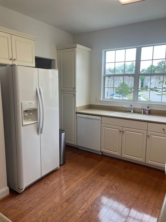 Foto del edificio - Available now. 3BR/3.5 BA Townhome in Ashl...