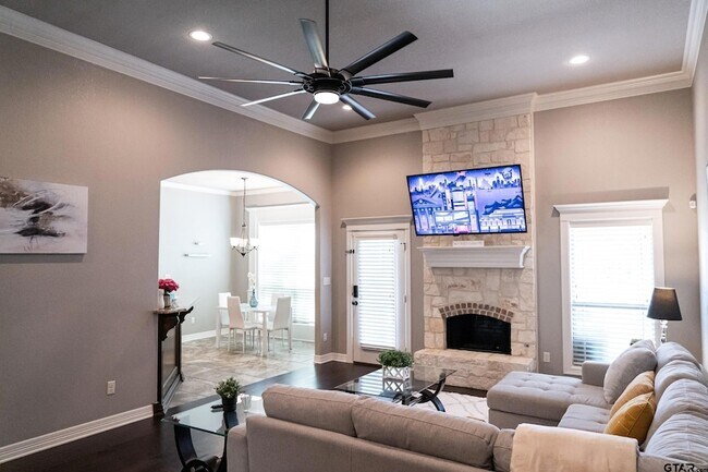 Foto del edificio - 7352 Kingsport Ln