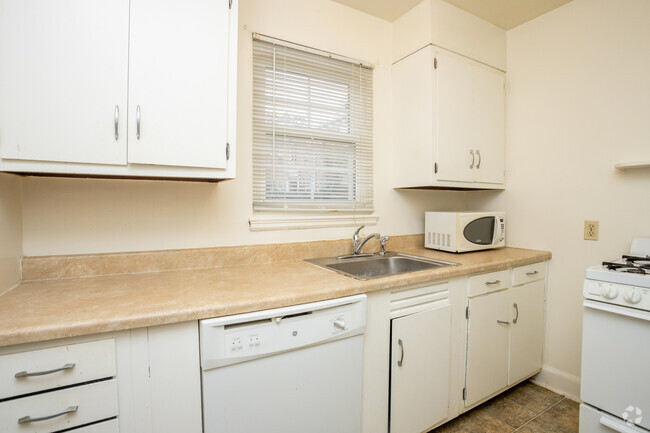 2BR, 1BA-770SF - Westview Apartments