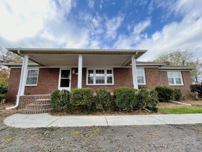 Building Photo - All Brick Ranch Home in Kempsville W/HUGE Yard - Sunroom - Detached 2-Car Garage PLUS Workshop & ...
