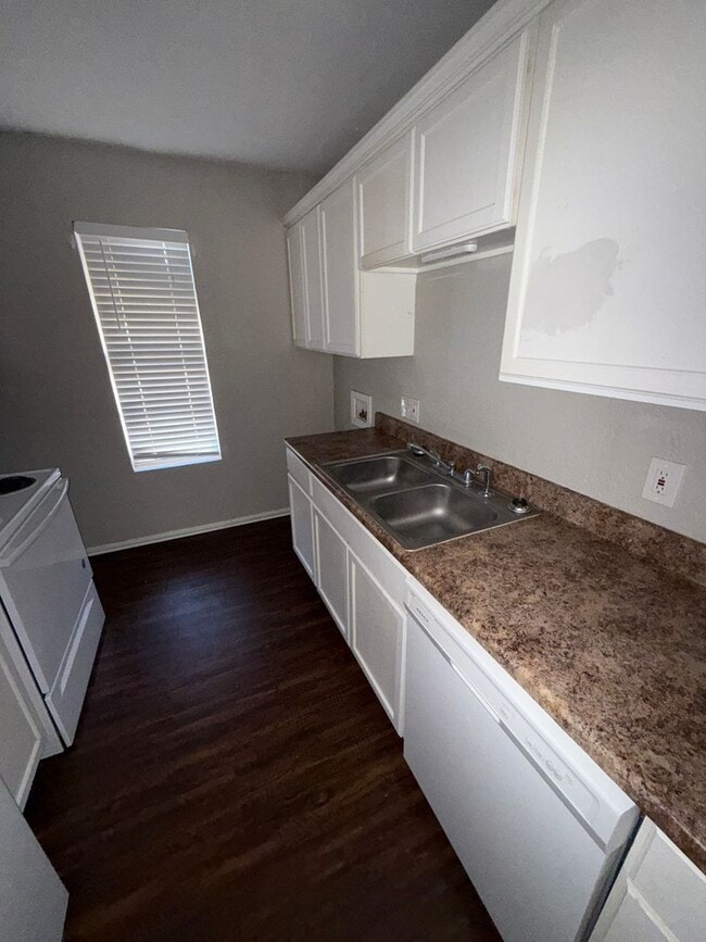 Foto del edificio - 3208 Salisbury Ave