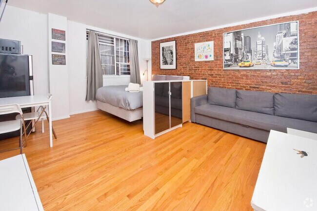 Building Photo - 339 E 95th St