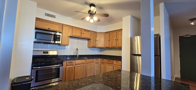 Foto del edificio - 6325 N Sheridan Rd