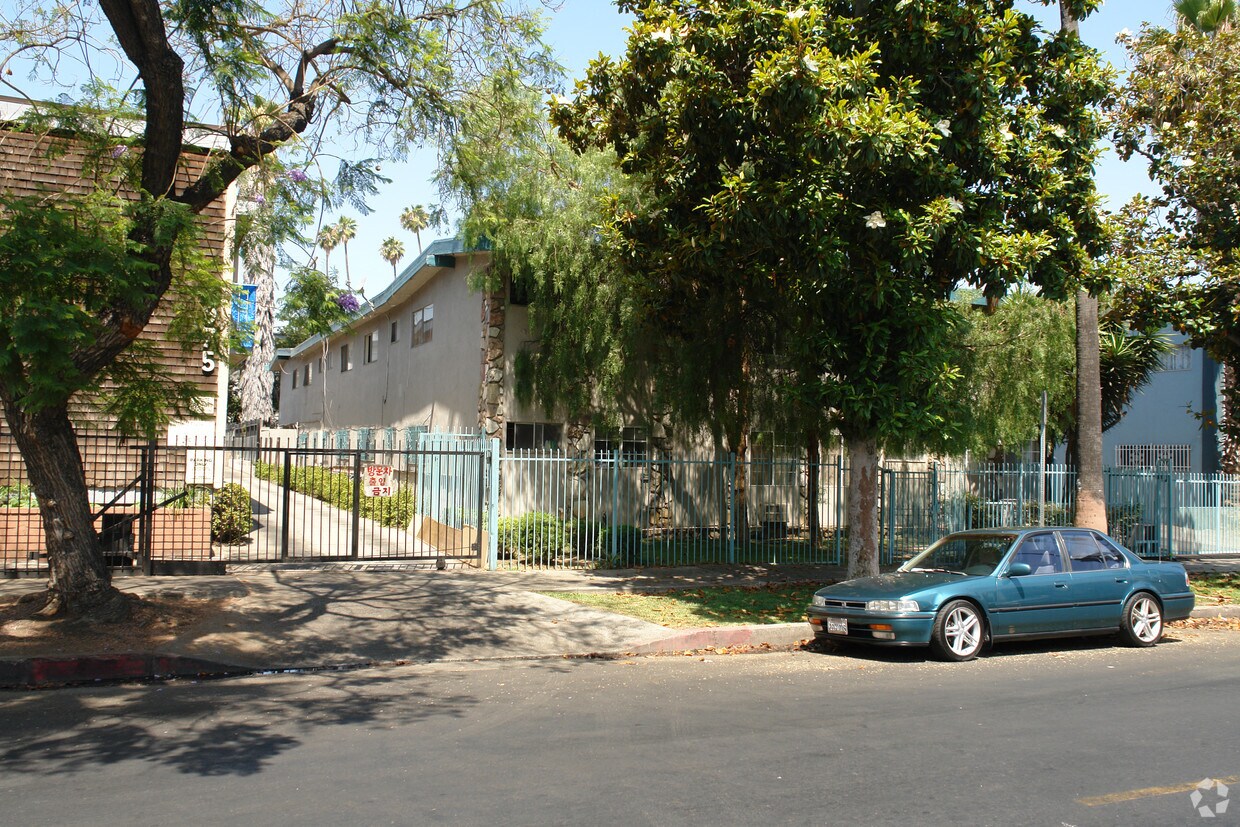 Building Photo - 971 S Westmoreland Ave