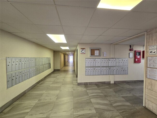Building Photo - 6940 Miami Gardens Dr