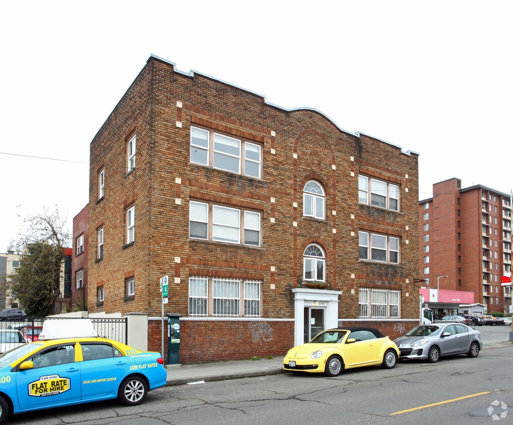 Building Photo - 4541 Brooklyn Ave NE