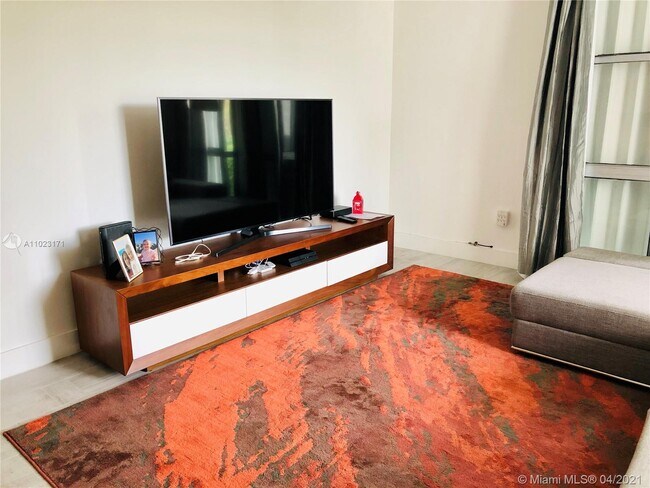Foto del edificio - 3675 N Country Club Dr