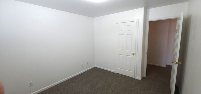 Building Photo - Sunny Lane 805