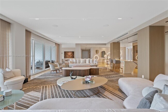Foto del edificio - 5242 Fisher Island Dr