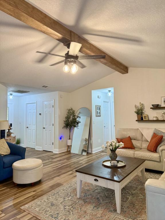 Building Photo - 4829 Wildflower Dr