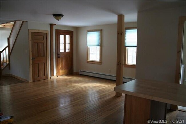 Building Photo - 569 Quaker Farms Rd