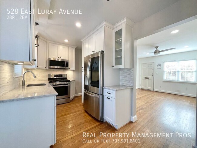 Building Photo - 2 BED 2 BATH COMPLETELY UPDATED - WALK TO ...