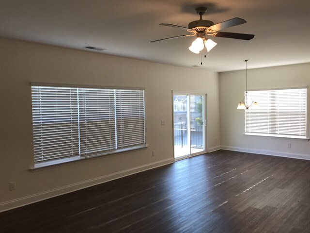 Foto del edificio - 4328 Bellwood Circle