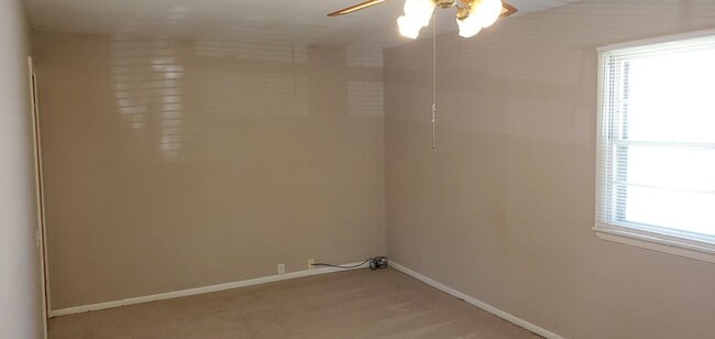 Building Photo - 1607 Highridge Dr