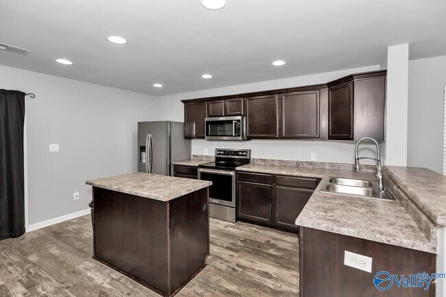 Foto del edificio - 3629 Avalon Lake Dr SW