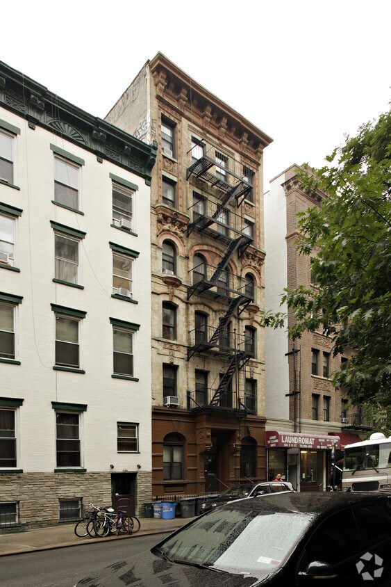 Primary Photo - 204-206 E 10th St
