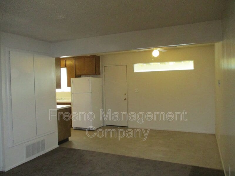 Primary Photo - 815 S Demaree St
