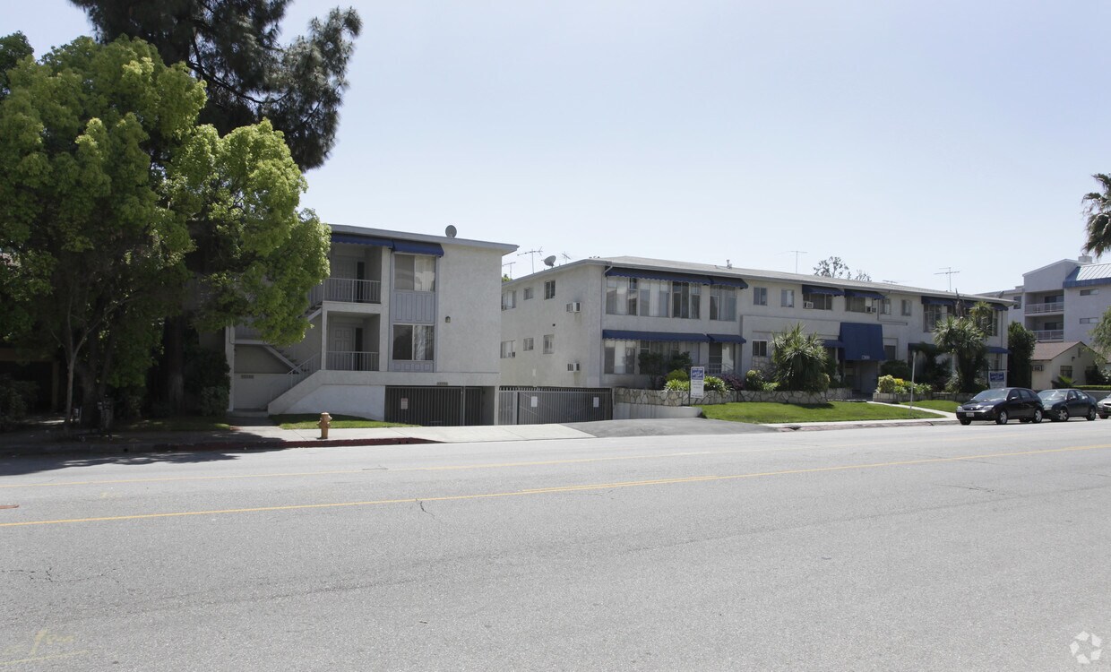 Foto del edificio - 12756-12800 Moorpark St