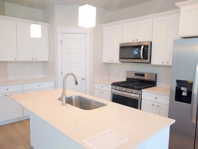 Foto del edificio - Bluffdale Townhouse Rental in Bringhurst S...