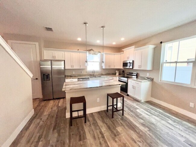 Building Photo - Orlando - 3 Bedroom, 2.5 Bathroom - $2,345.00