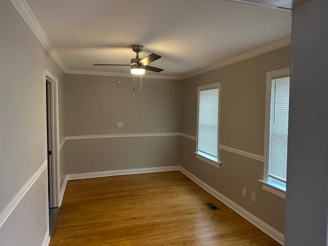 Photo - 1107 Graymont Dr SW House