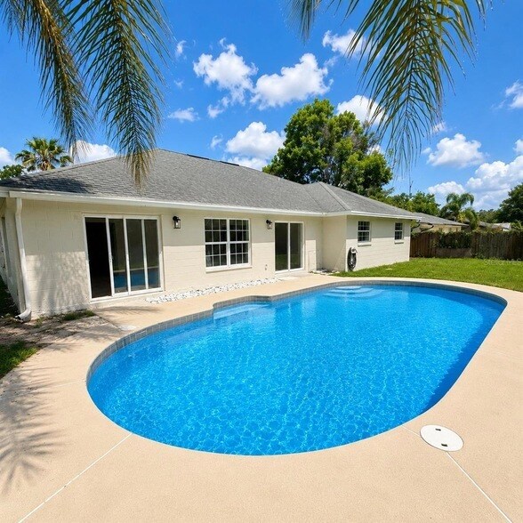 Foto del edificio - 641 Brookside Rd