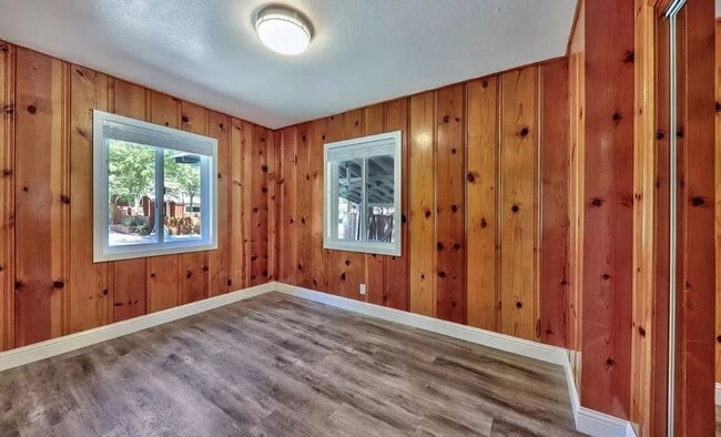 Foto del edificio - *LONG TERM RENTAL*