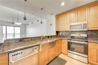 Building Photo - 8255 S Las Vegas Blvd