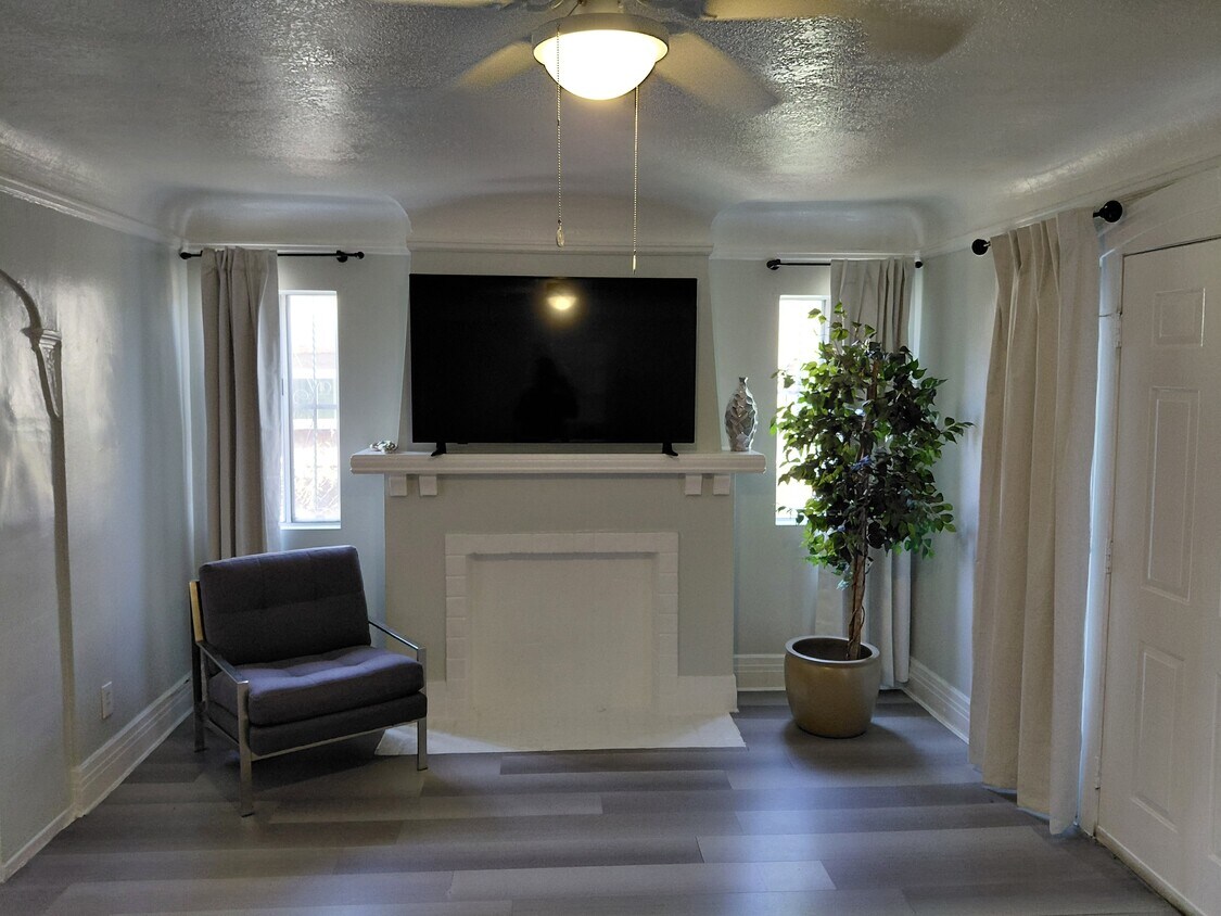 Foto principal - 2627 Buckingham Rd