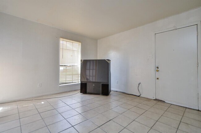 Building Photo - 9090 S Braeswood Blvd