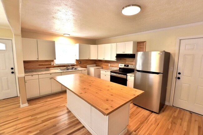 Foto del edificio - 1581 Charter Dr