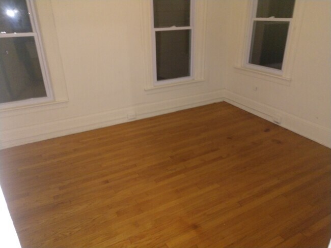 Building Photo - 934 Oak St