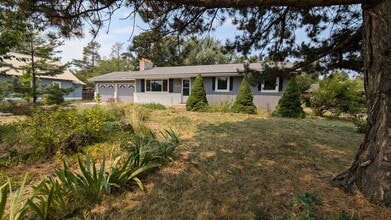 Building Photo - 808 White Ave