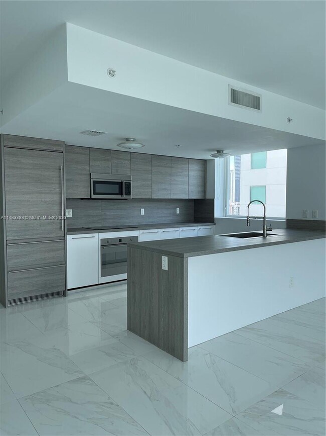 Foto del edificio - 400 Sunny Isles Blvd