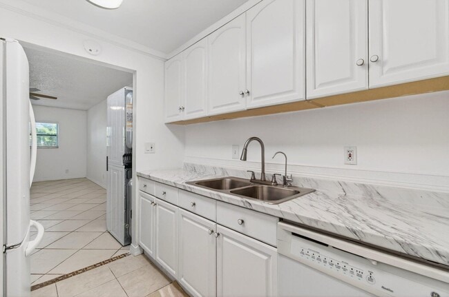 Building Photo - 500 SW 2nd Ave