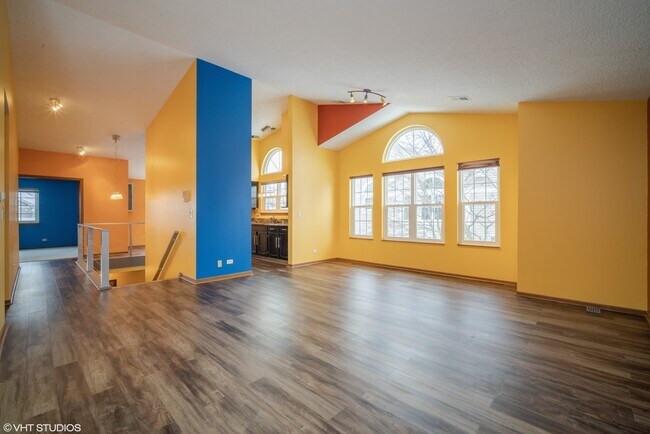Foto del edificio - 350 W Happfield Dr