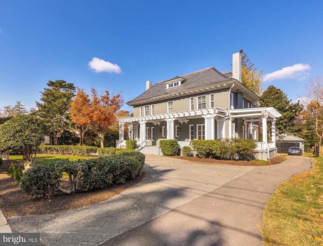 Foto principal - 4201 Bradley Ln