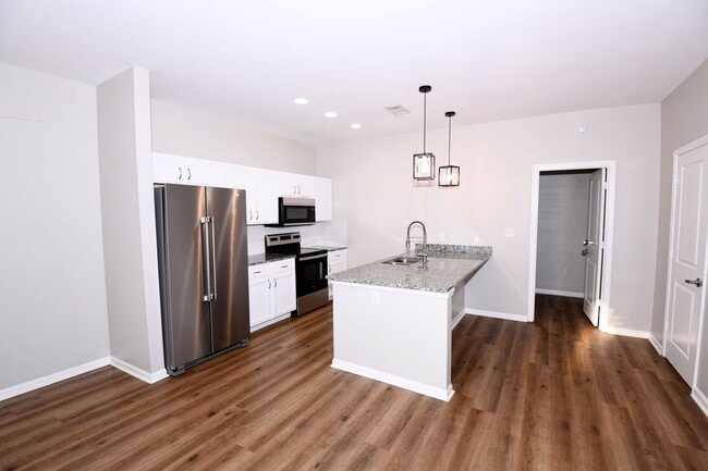 Photo - 4 Bed, 4.5 Bath in Rowandale House