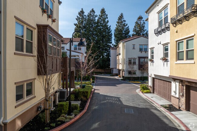 Building Photo - 2025-2065 San Luis Ave