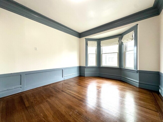 Foto del edificio - Large, Elegant Home Near USF w/ 6BR, 3BA L...