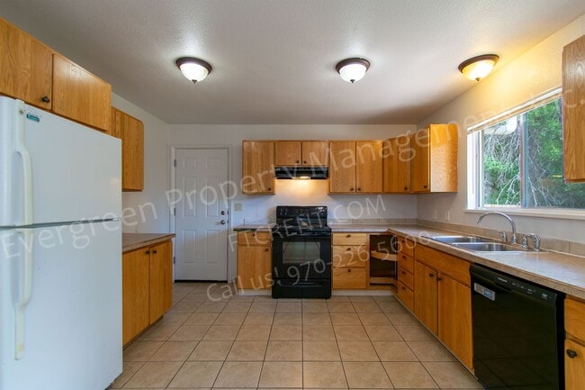 Building Photo - 1228 Southridge Dr