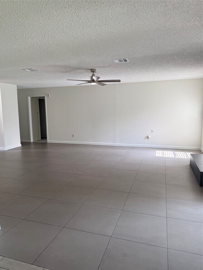 Building Photo - 262 Coppersmith Dr