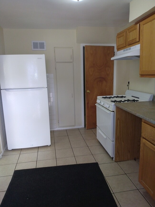 Building Photo - 3444 Western Ave