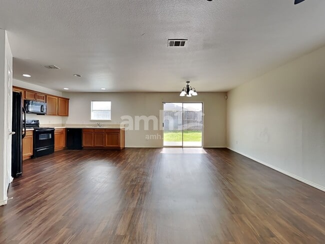 Foto del edificio - 813 Honey Dew Ln