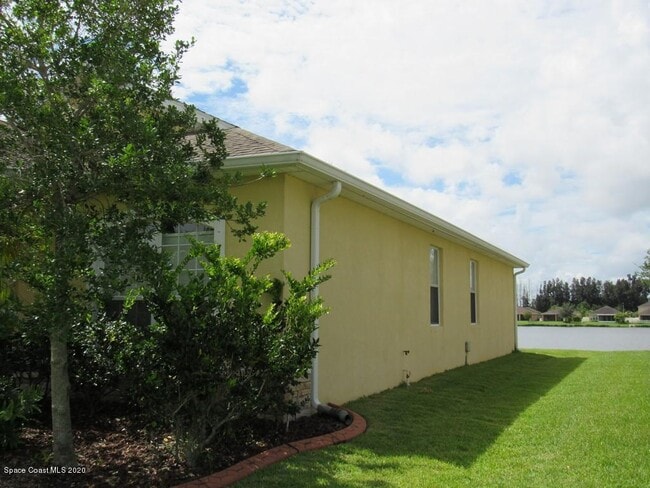 Building Photo - 1741 Bridgeport Cir
