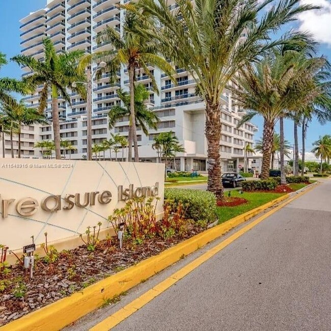 Building Photo - 1801 S Treasure Dr