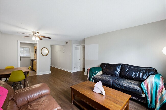 Foto del edificio - 2 Bed 1 Bath Condo by UT and CapMetro Stop