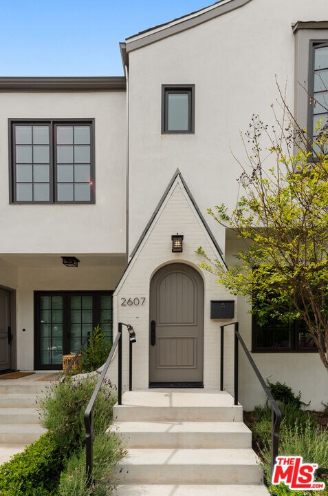 Foto del edificio - 2607 Beachwood Dr