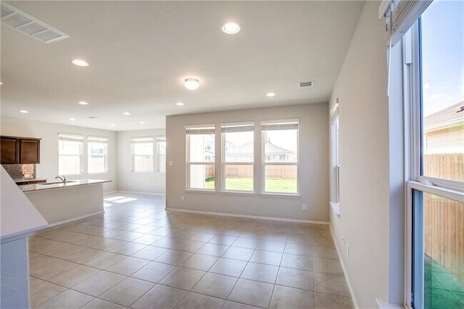 Foto del edificio - 226 Trailside Ln