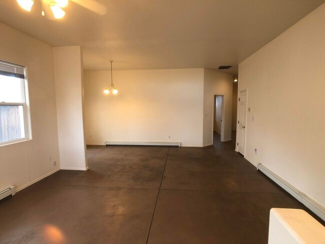 Building Photo - North Grand Junction: 2 bed 2 bath 2 car g...